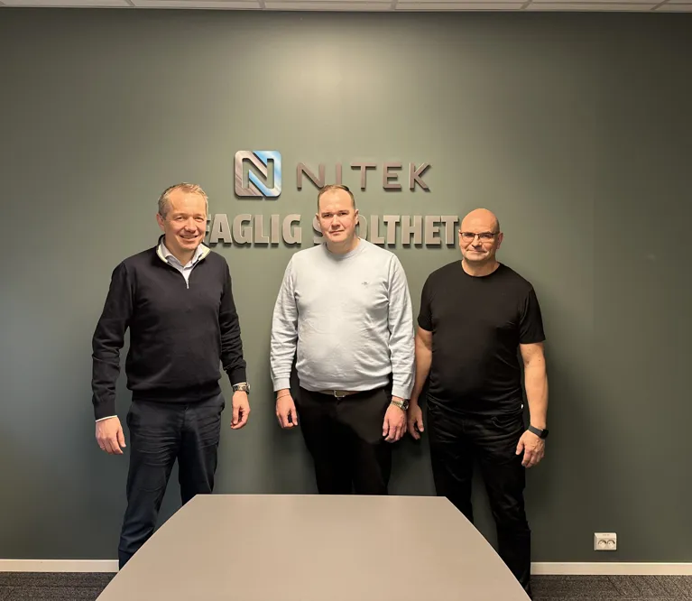 fra venstre Tom Roger Jensen, Regionsdirektør, Bravida Norge, Tor-Kjetil, daglig leder Nitek AS og Tor Magne, prosjektleder Nitek AS