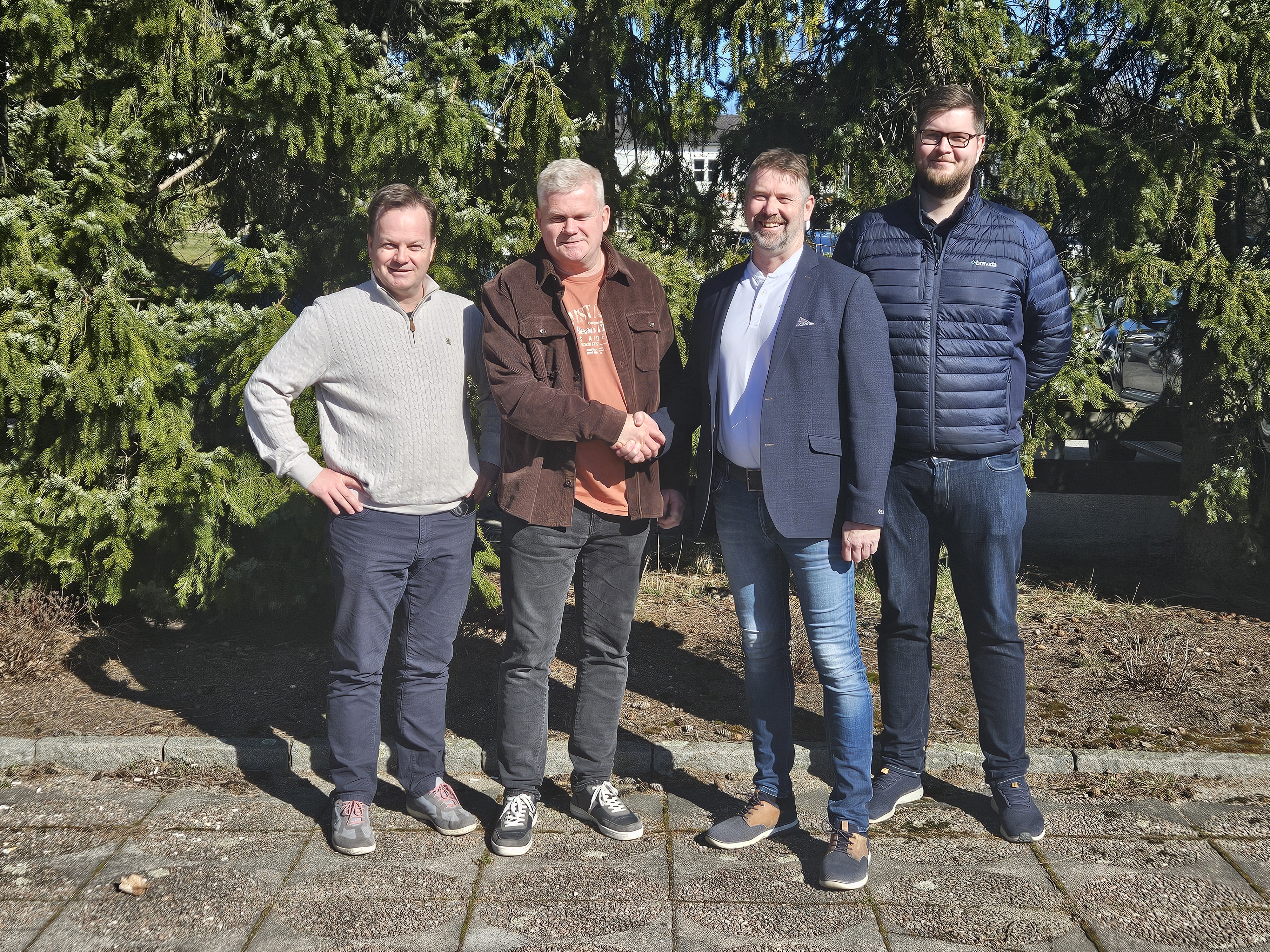 (F.v) Henrik Høst (prosjektleder bygg i Sarpsborg kommune), Lars Henning Olsen (teamleder utbygging, i Sarpsborg kommune), Vidar Gulbrandsen (avdelingsleder Bravida Sarpsborg Elektro) og Eirik Blindheim Johansen (prosjektleder, Bravida).