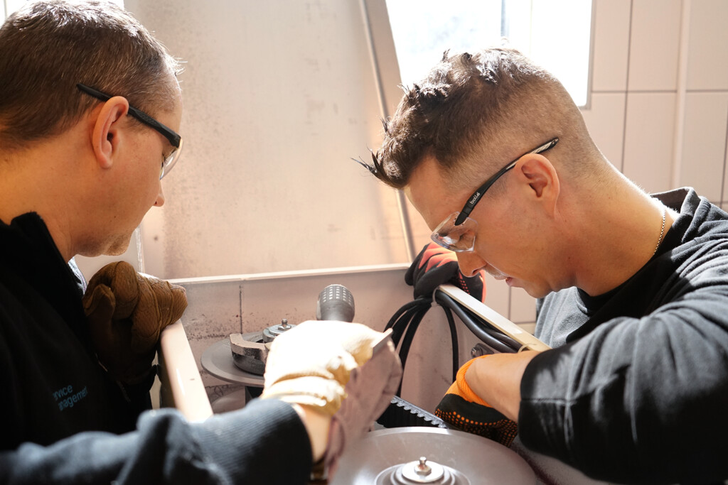 Tekniker udfører VVS Service