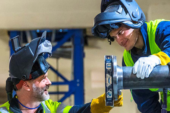 VS-tekniker under arbete/HVAC installation