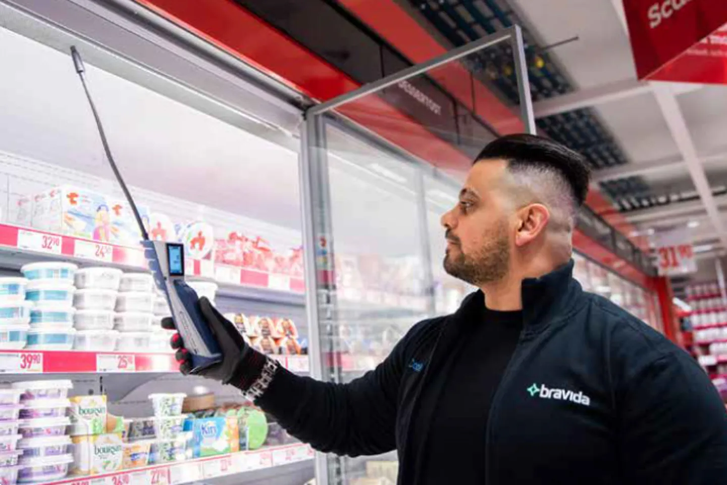 Bravidas kyltekniker installerar energieffektiva kylanläggningar