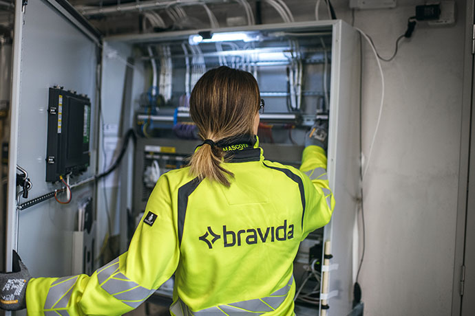  One person performs service and troubleshooting in electrical and control cabinets.