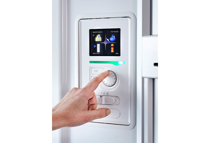 En styrpanel för värmepump