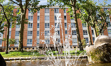 Gersagerparken boligbyggeri med springvand i forgrunden